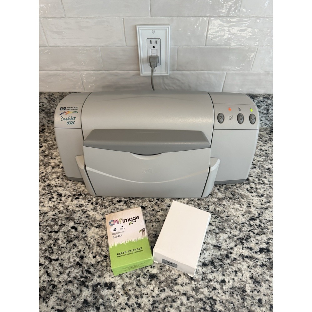 HP Deskjet 932C Standard Inkjet Printer Excellent Condition W/ Unopened Ink CIB